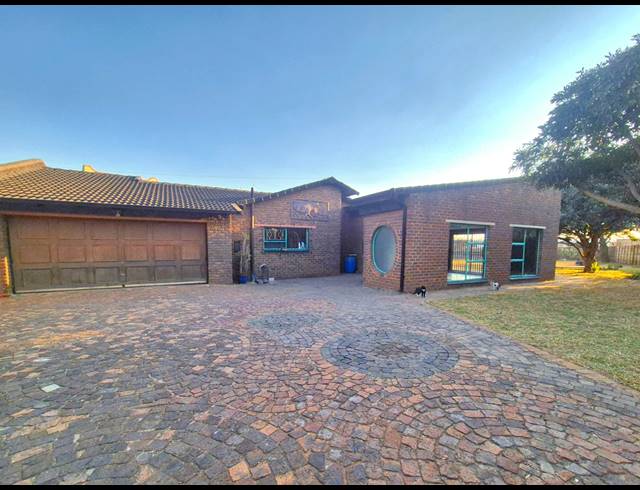 2 BEDROOM HOUSE TO LET IN DALPARK